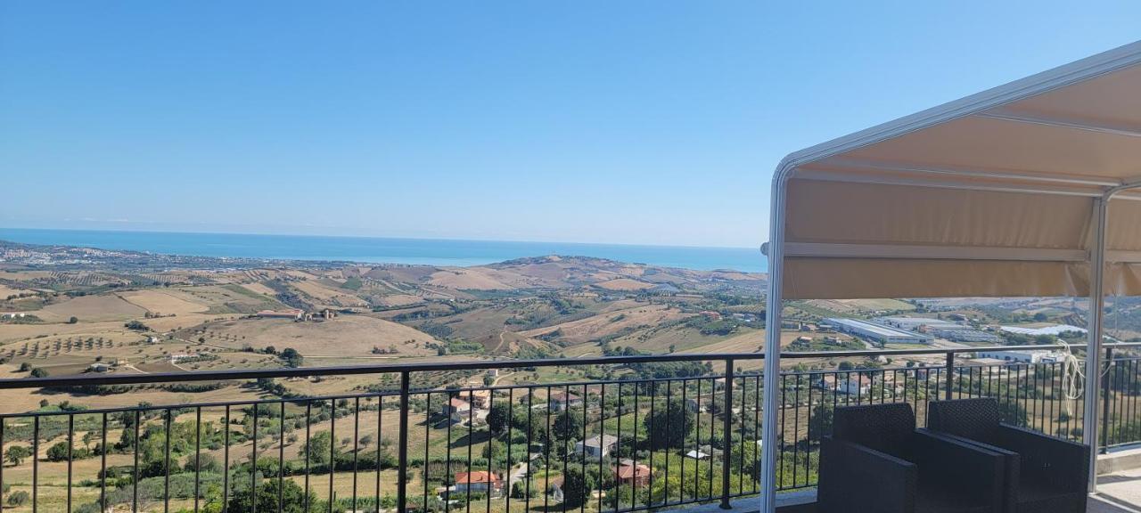 Bed and Breakfast La Terrazza Motta Атри Экстерьер фото