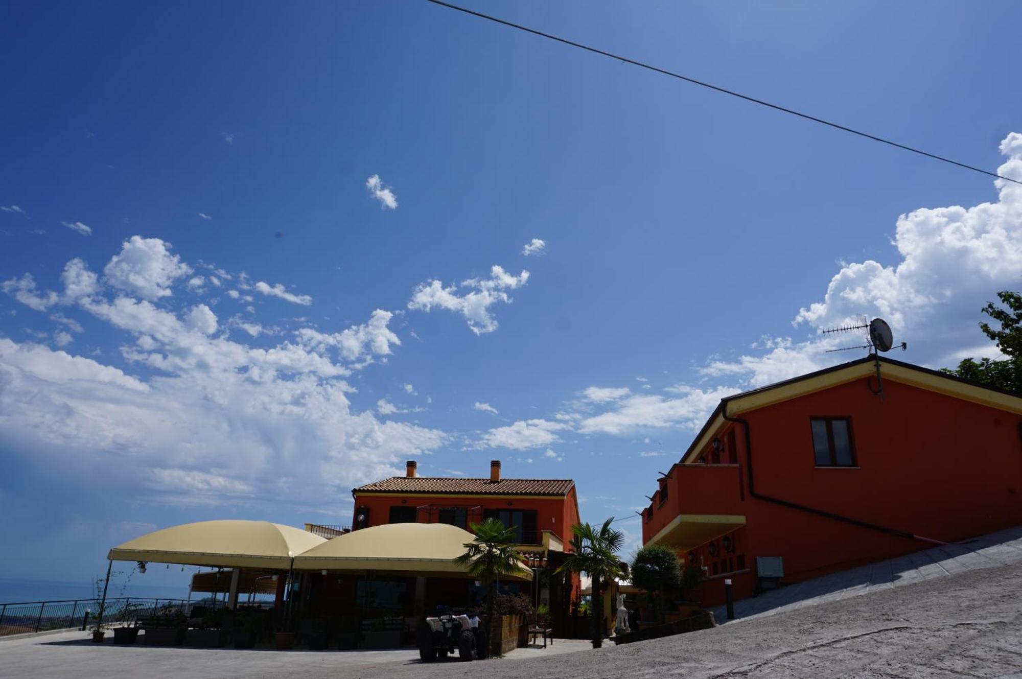 Bed and Breakfast La Terrazza Motta Атри Экстерьер фото