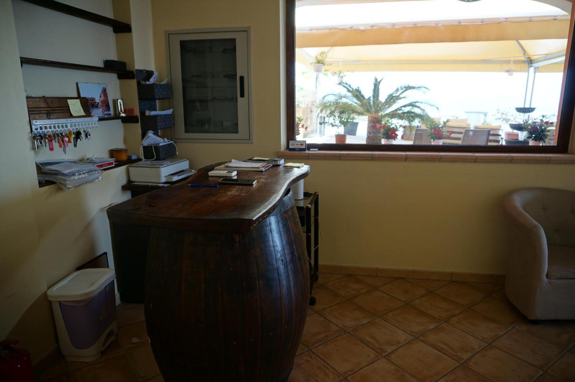 Bed and Breakfast La Terrazza Motta Атри Экстерьер фото