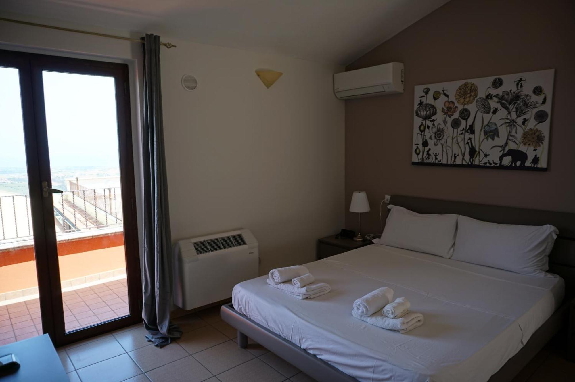 Bed and Breakfast La Terrazza Motta Атри Экстерьер фото