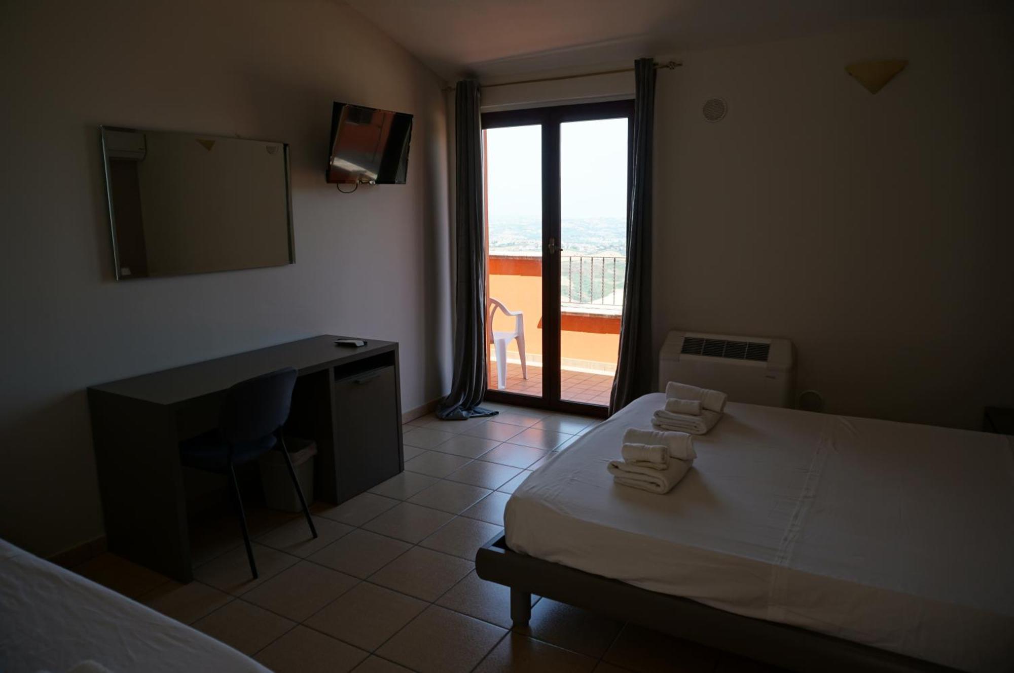 Bed and Breakfast La Terrazza Motta Атри Экстерьер фото