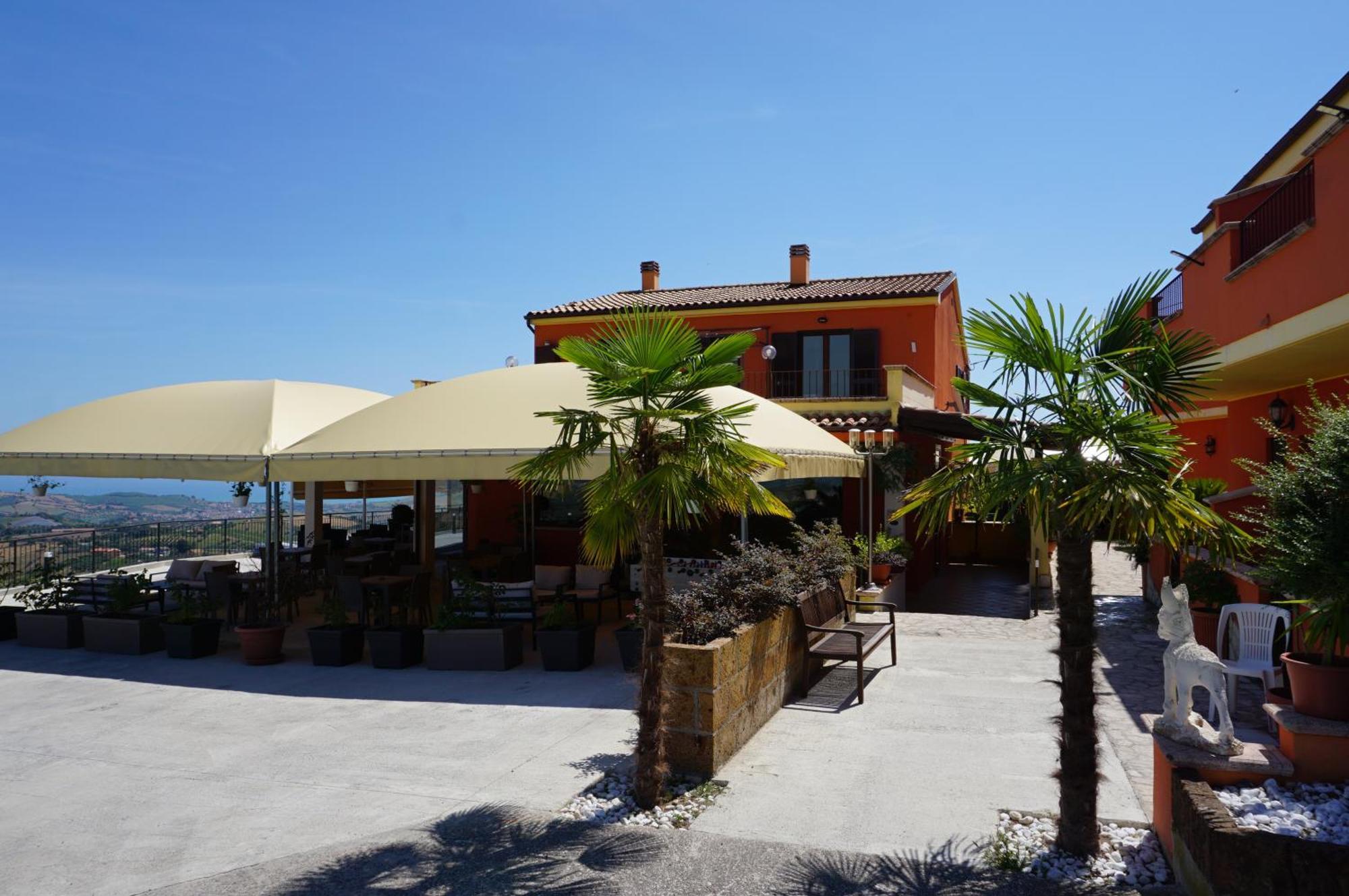 Bed and Breakfast La Terrazza Motta Атри Экстерьер фото
